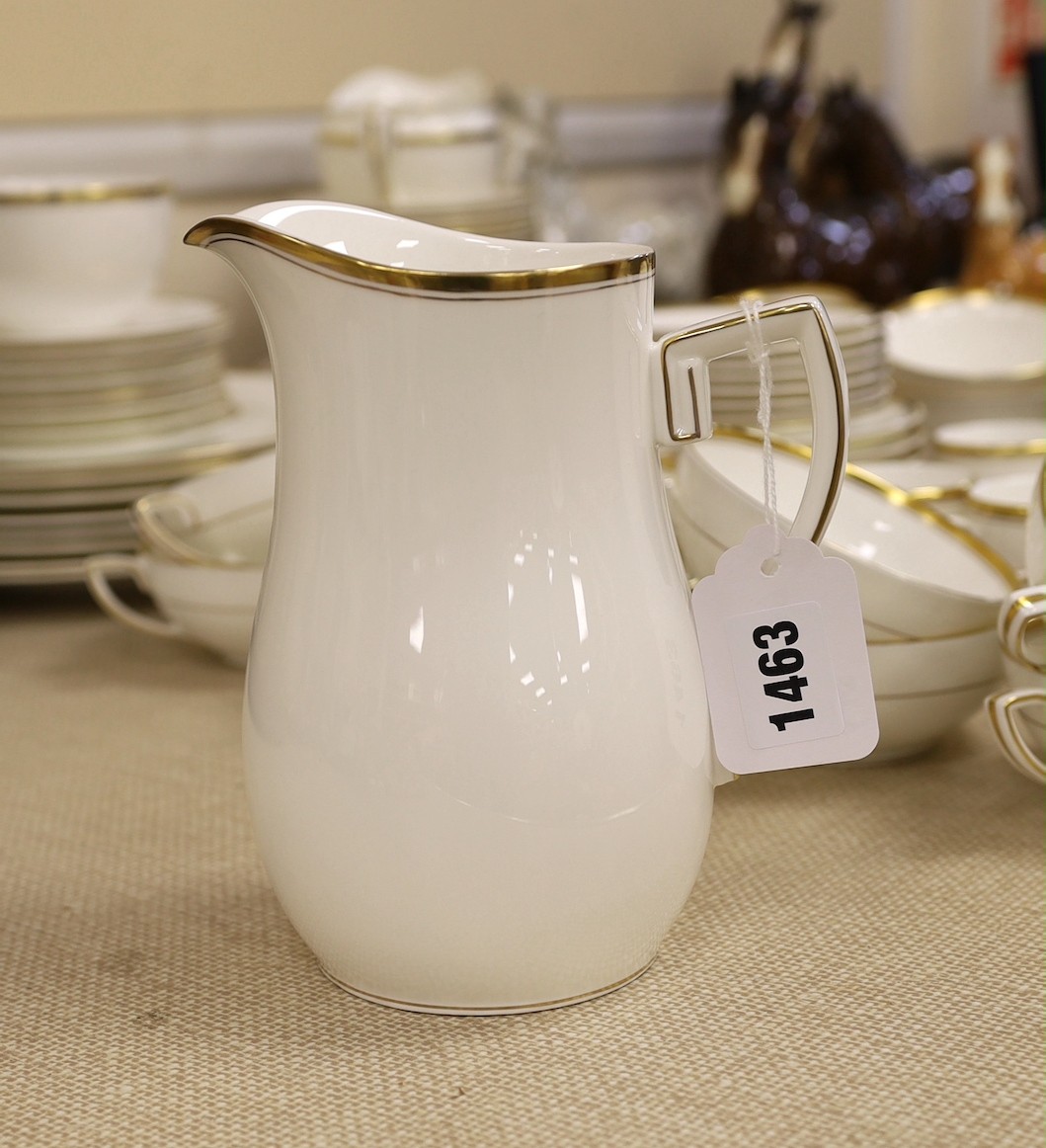 A Royal Worcester “Viceroy” pattern dinner service